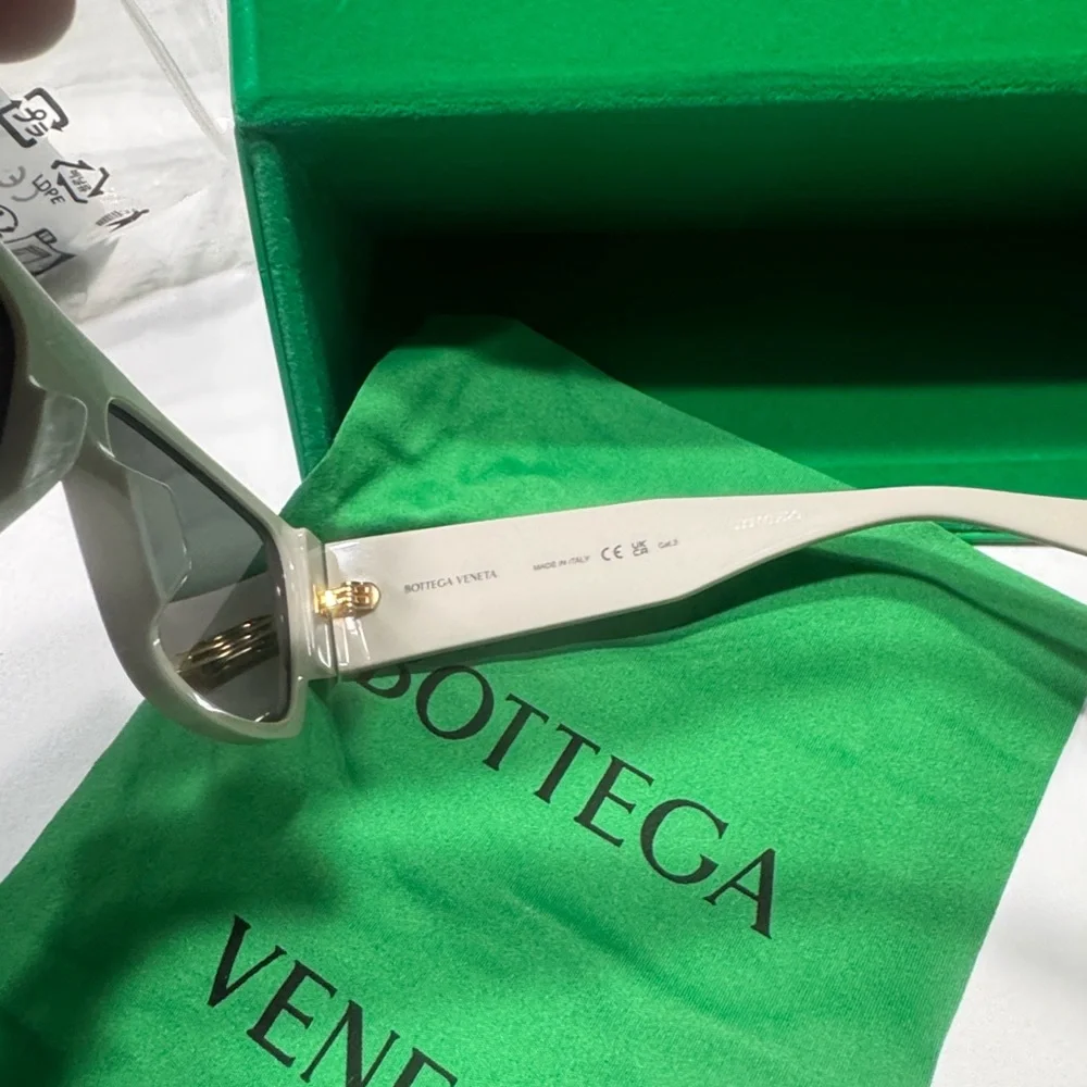 Bottega Veneta Green Sign